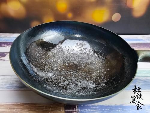 煎鱼时，直接下锅是大忌，做对“6点”，煎出的鱼香酥完整不破皮