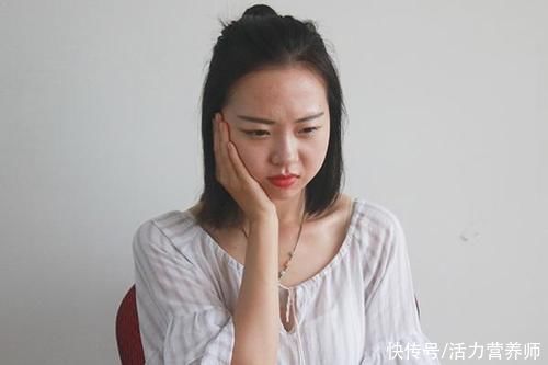 从鼻子上挤出来的白色物质，到底是什么？告诉你答案和处理办法