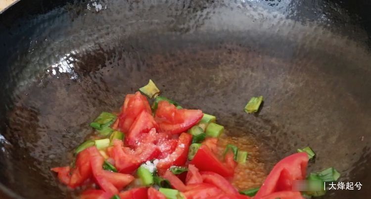 吃了30年疙瘩汤，有一种做法最神奇，搅疙瘩不放水，太厉害了