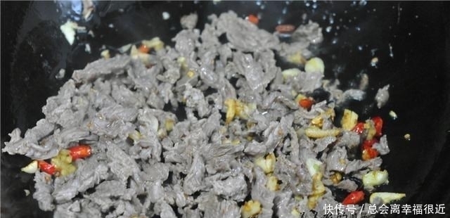 炒牛肉,先用“它”泡一泡,随你怎么炒都不老,很多人还不知道!