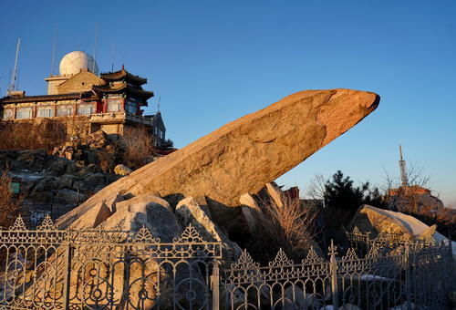 泰山|坐绿皮火车去爬泰山，餐车和顶峰各吃一餐，看看哪儿的饭菜更实在