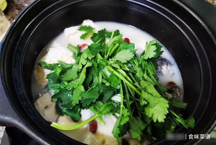 鲫鱼|鲫鱼怎么做才好吃？分享3种不同的做法，鲜香美味，下酒下饭都行