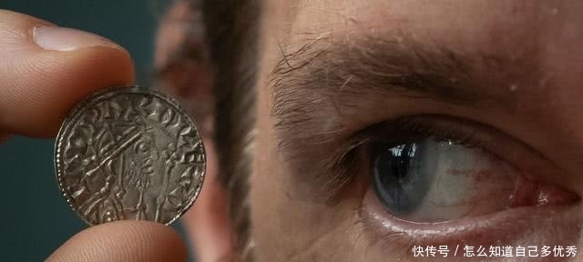  古币|热心回报：英国男子教人用金属探测器，挖出价值600万英镑古币