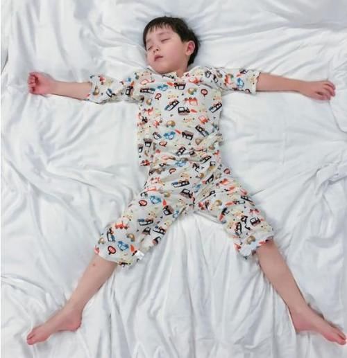 宝宝什么性格，看睡姿就知道了？专家：这种睡姿的孩子更活泼