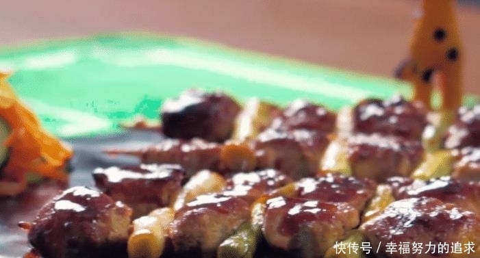 分享|用平底锅分享一款鸡肉串串,肉嫩鲜甜,焦香四溢,孩子特爱吃