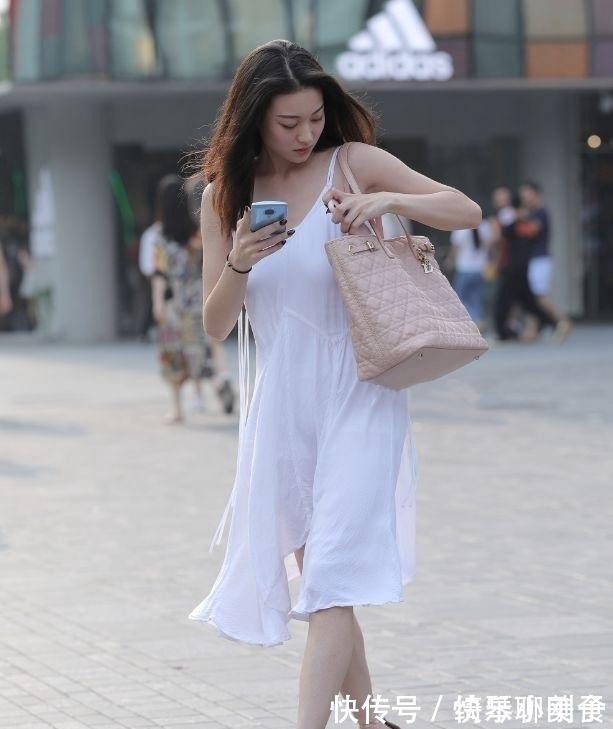 马丁靴|立体精美的连衣裙装扮复古感十足,款式多样又时尚,彰显魅力