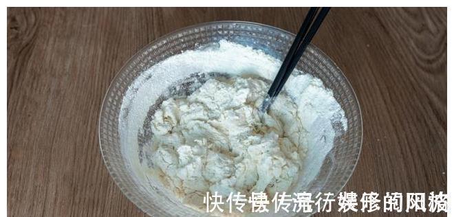 在家做盘丝饼原来这么简单,一卷一叠就搞定,有技巧无难度,真香