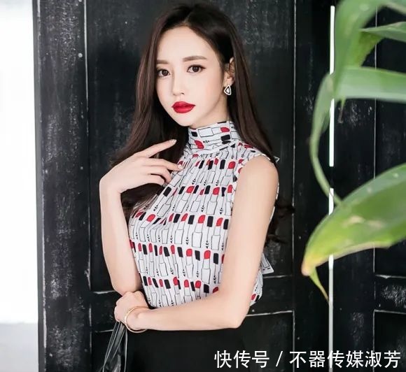 美图欣赏:孙允珠,时尚桃色唇彩卡通印花吊领衫