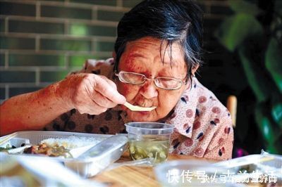 一日三餐|老人究竟活到多少岁才算长寿?不是100岁,看看正确答案是多少