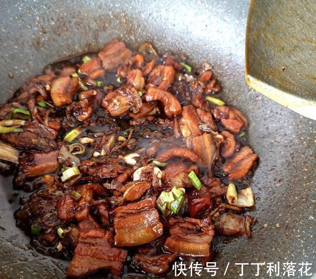 泡椒|酸包菜烧肉片,香而不腻,解馋下饭!