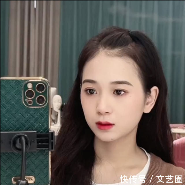 女网红不承认参加过《非常完美》，坦言：节目播出时我又黑又矮，没眼看