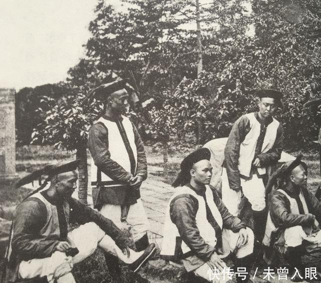 拉弓|别再被电视剧骗了，这才是真实的清军照片，图六拉弓是要射雕吗！