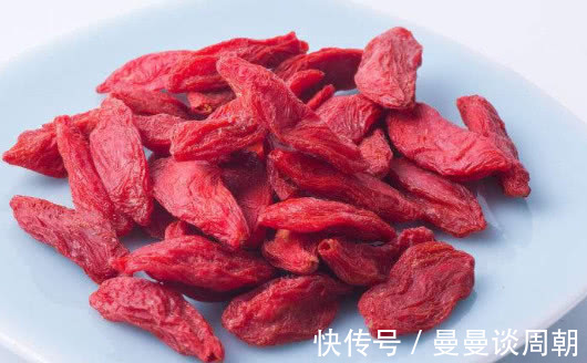 枸杞|张仲景枸杞和“它”泡，连喝3天肾补满，口臭好皮肤白腰也细了