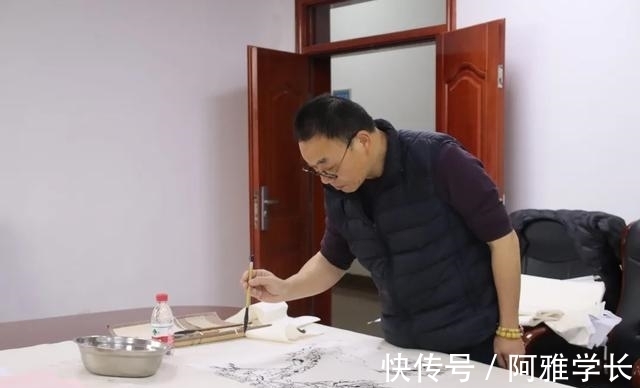 虎年@新春走基层│福虎迎新春,墨香飘进火焰蓝