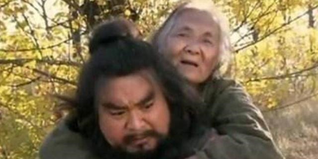 黑旋风&此人才是水浒中最虚伪的好汉,看似憨厚忠义,书中记载却令人发寒