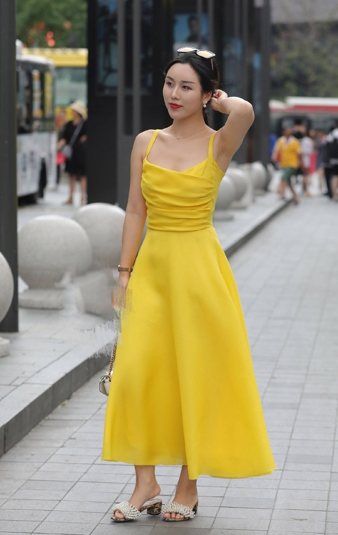 高跟鞋 凉鞋也要“镶珍珠”,200多颗珠光宝气,怕别人不知道你有钱