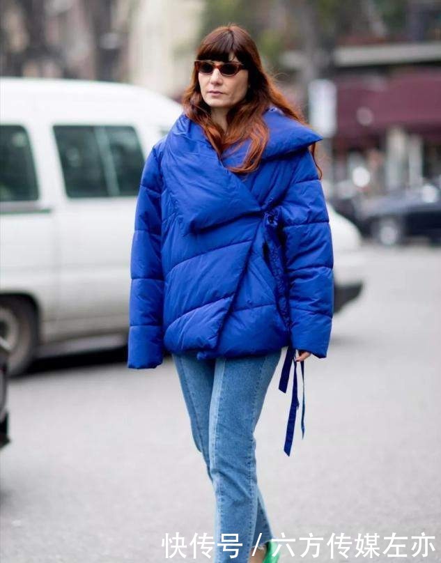 颜色融合感|女人买羽绒服,就选这3个颜色,显白显年轻,明年穿都不过时