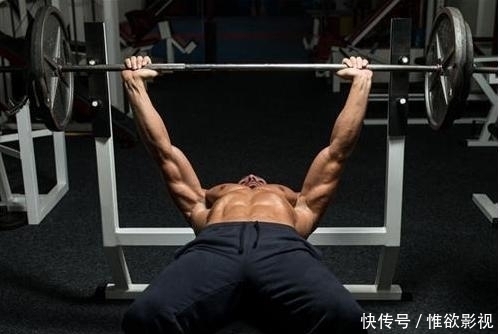 男模|26岁的男模坚持健身,练出完美肌肉线条,这几个健身动作或可尝试