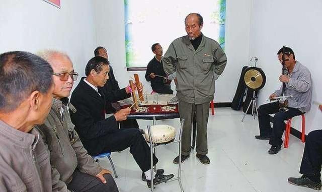 脂肪食物|老人身上总有臭味？儿女先别着急嫌弃，少吃这3种食物异味不再有