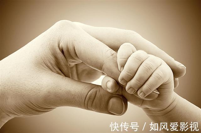 灵活度|孩子智商高不高,都写在手上了!各阶段手部发育指南,宝妈要记好