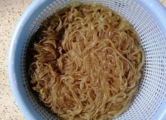 炒粉条，别直接下锅炒！大厨教你一招，软嫩爽滑，不粘黏还好吃