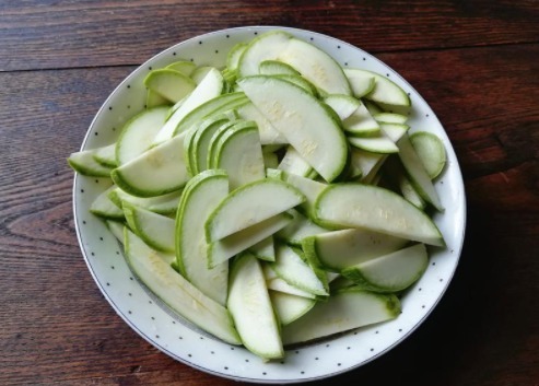 家常下饭小炒,成本不过2元,十分钟就可以做好,比吃肉还下饭