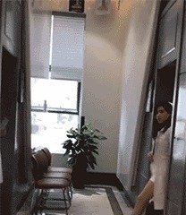 |搞笑GIF：这是什么地方？我想去这地方上班！美女真多！