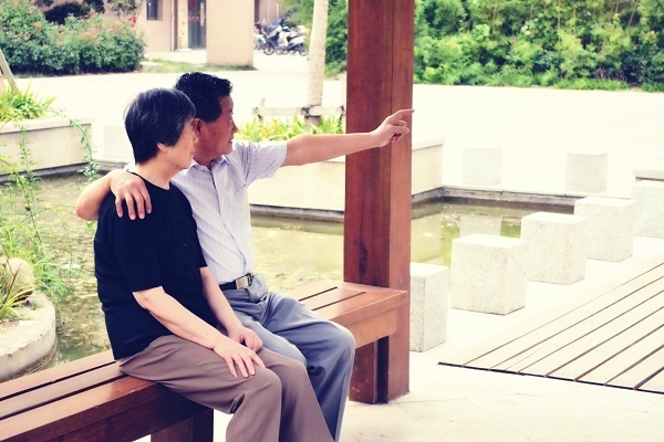 骨质疏松|50岁上下的女人，经常浑身疼，是得了大病医生的话令人放心