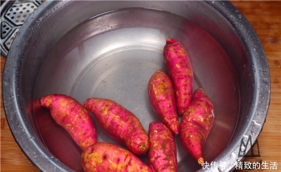 香甜|蒸红薯时,别着急上锅蒸了!教你一个“小窍门”,红薯香甜细腻!
