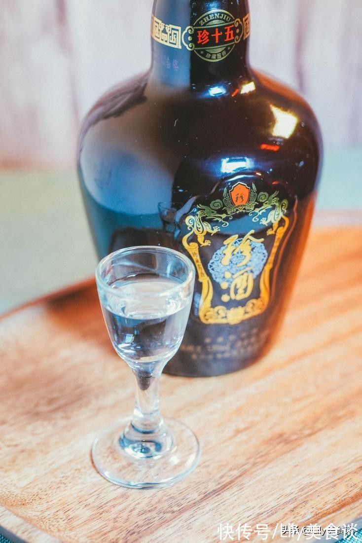 “碗中蟹是海中珍,瓶中酒是酱中珍”,生腌蟹真是让人鲜掉眉毛