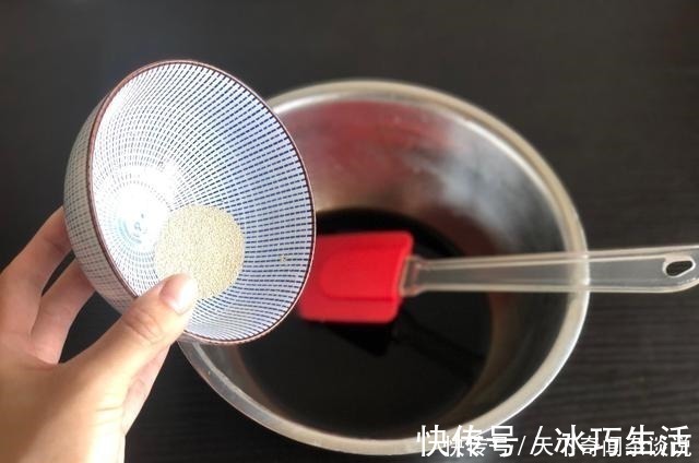 红糖发糕有弹性,不粘牙有诀窍,别光用面粉,加点它,一次就成功