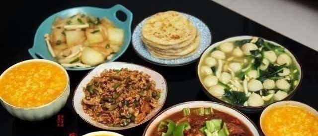 公爹来看孙女，晚餐我炒了1盘成本2元的菜，公爹：来3两小酒