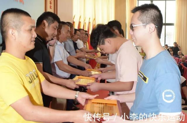 大学|条件一般的家庭,供一个大学生需要多少钱?看到“账本”后沉默了