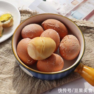  盐焗鸡蛋（电饭煲版）咸香入味，Q弹有嚼劲