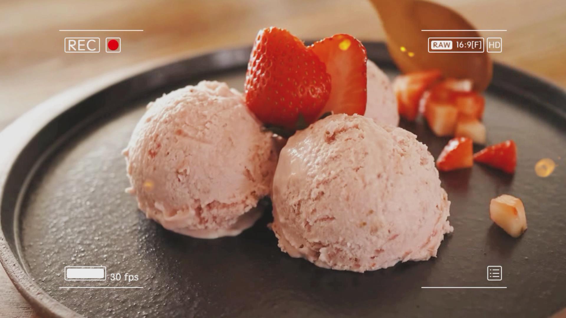 草莓冰淇淋,清甜无添加,营养美味,好吃到停不下来