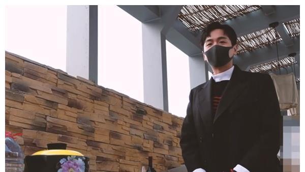 张若昀|张若昀公开自家豪宅内景,超大别墅庭院曝光,家庭条件令人羡慕