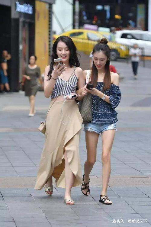 |搞笑一刻:就让这冰冷的雨滴疯狂的打在我的保时捷车顶上吧