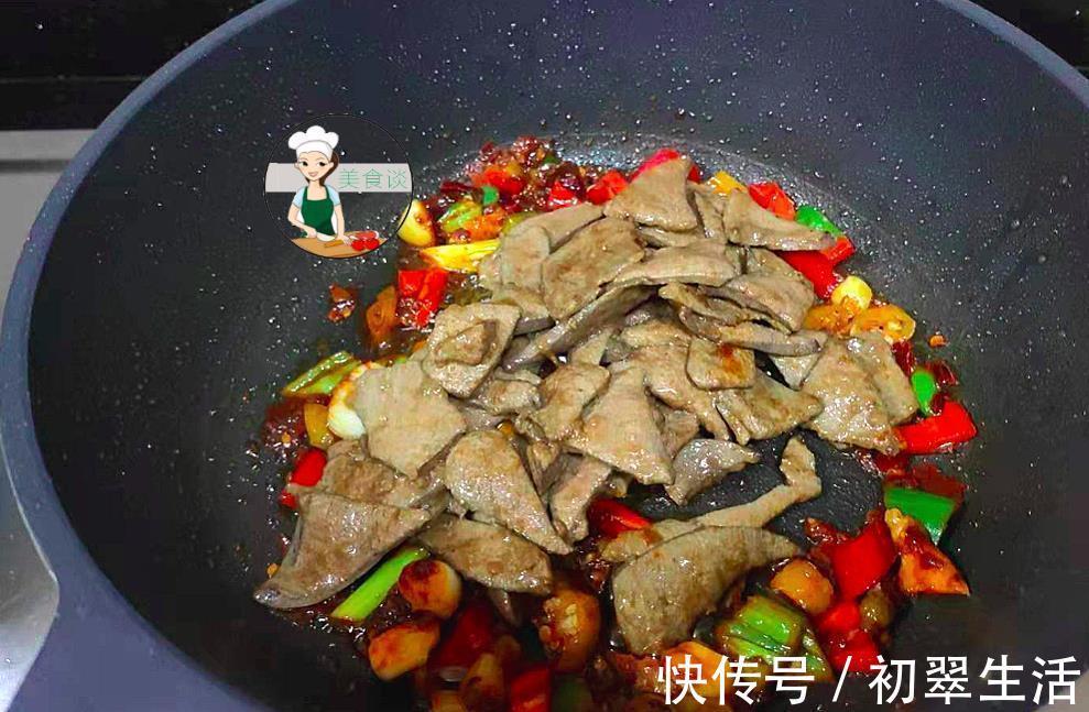 蒜苗|大厨教你“土匪猪肝”最美味的做法,掌握这一点,又鲜又嫩,真香