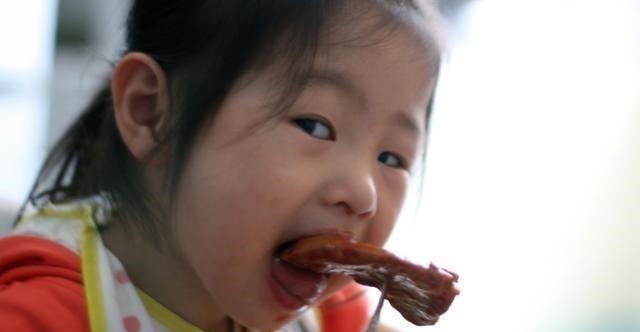 黄女士|4种食物是伤脾“大王”,别给娃吃,积食又伤脾,孩子身高难再长