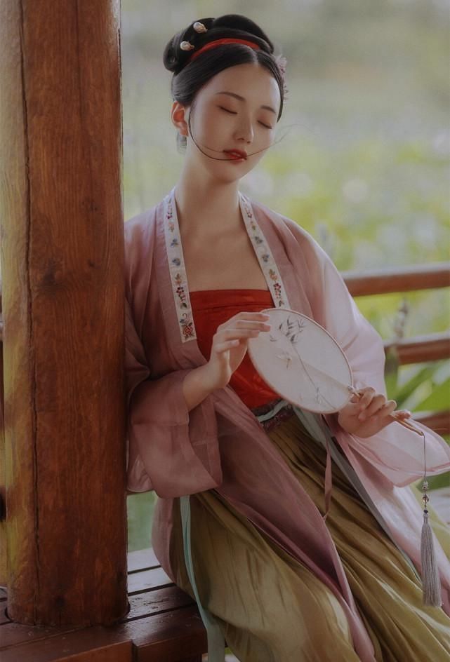 原因|这些原因使家长反对“穿汉服”,对于学生,不让穿汉服是对的吗