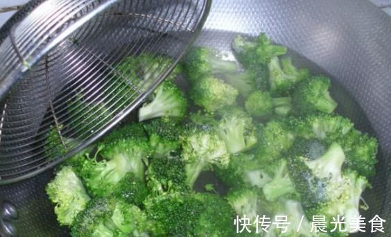 焯水|以下4种蔬菜，不焯水或让你与“疾病相伴”，现在明白还不晚