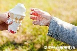 花露水|5岁男孩喷完花露水,竟再也抬不起头,夏天别做这3件“坑娃事”