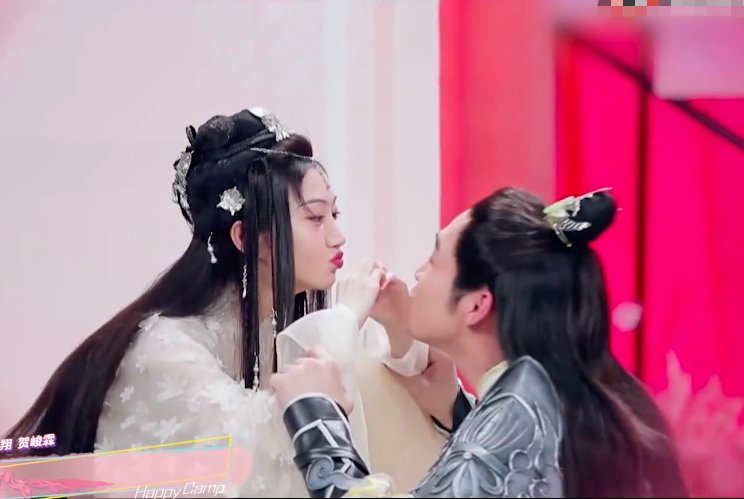 《快本》开播24周年,谢娜发博晒名场面,节目组喊话:等你哦