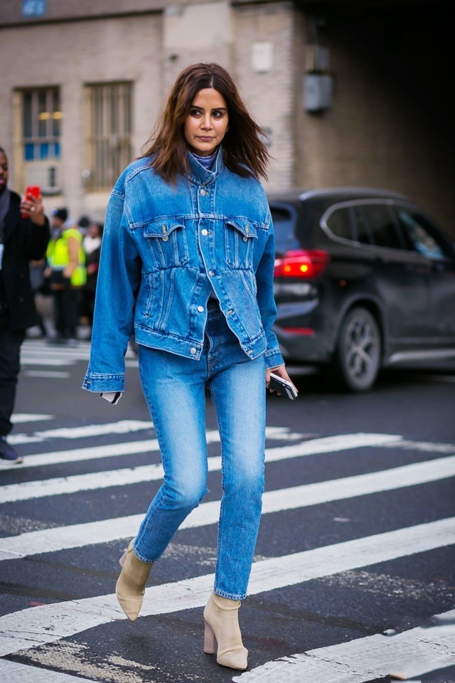 洞裤|健身达人张钧甯真会穿,牛仔外套配破洞裤休闲随性,身材真是绝了