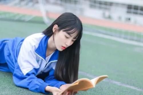 学生党嫌校服“太丑”不想穿00后掌握这“3办法”,分分钟爱上丑校服