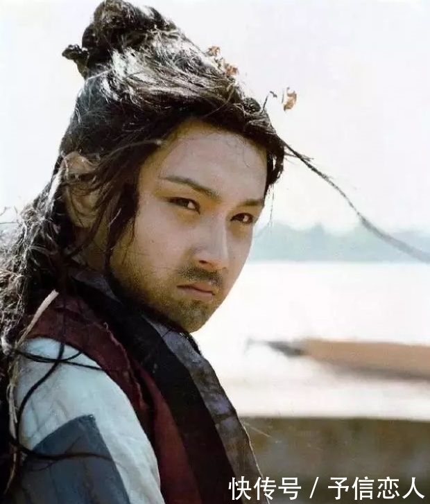 贾政!贾宝玉读书一窍不通,为何轻易考中乡试第七?贾政一语道出答案