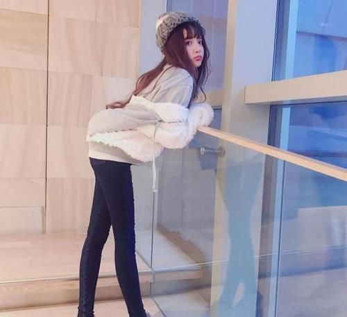 妹子|妹子凹凸有致的身材穿搭紧身牛仔裤, 魅力无限，轻松秀出女人的美