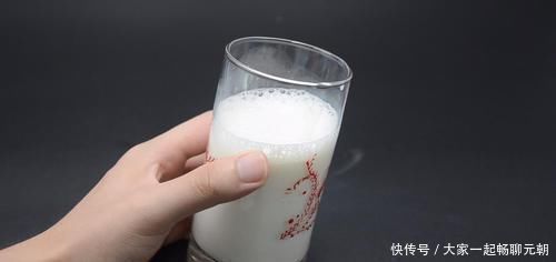 绿茶|你经常喝牛奶？这四点要尽早知道，别不当个事，吃亏就来不及了