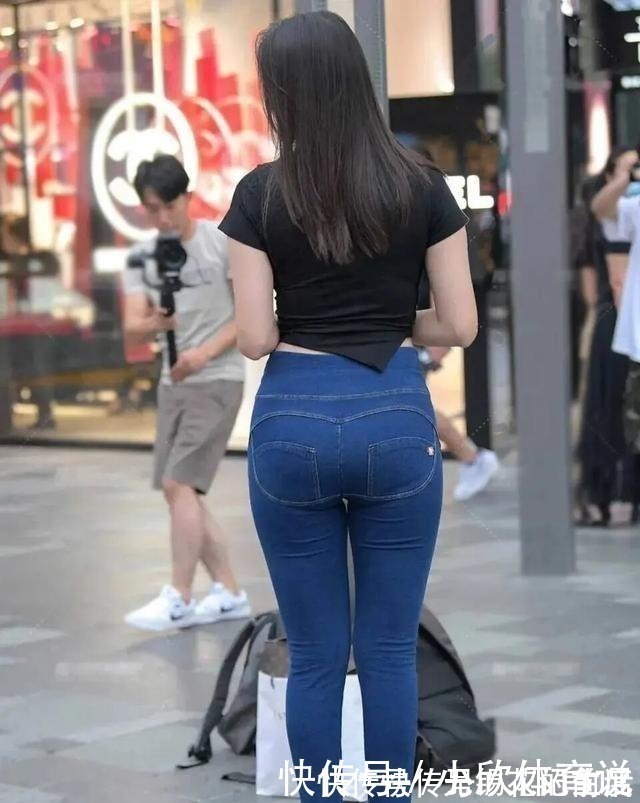 性感 长腿姑娘适合穿瑜伽裤,拉长身材比例,风靡街头