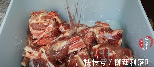 酱大骨头的家常做法,配料和做法毫无保留,肉香软烂特别解馋!